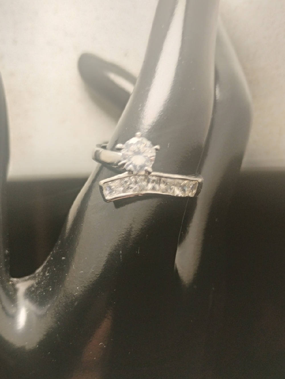 Super Bling Diamond Style Ring Size 9.75 Fun cocktail Shimmering Bling Ring